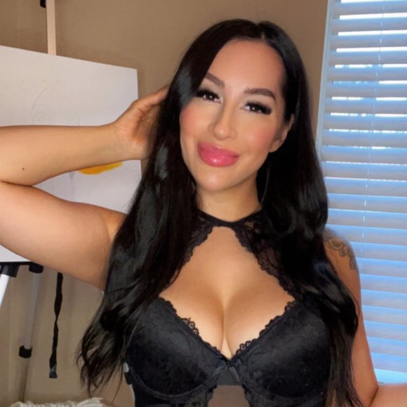 Meet your Posher, Stephanie - Picture 2 of 3